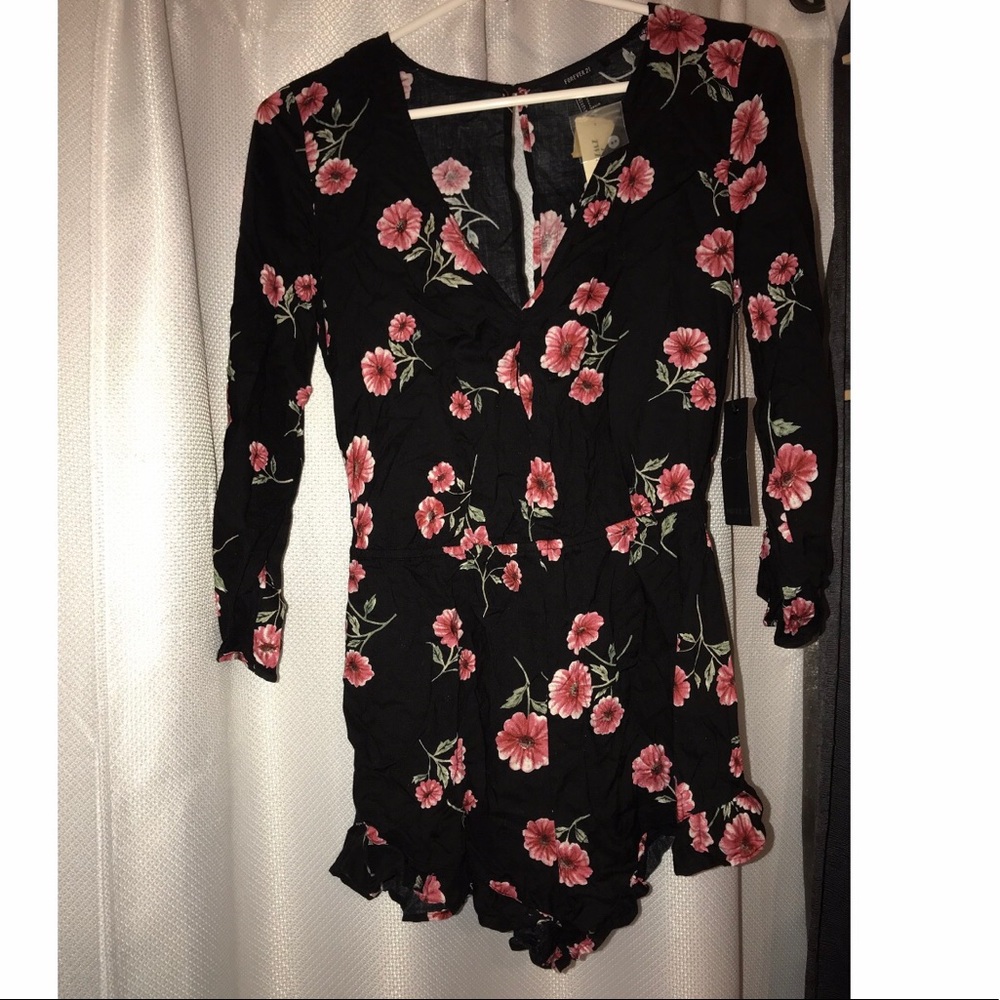 🛍️ Floral Romper Size Small, Long Sleeve Romper
